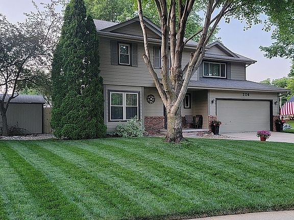 2nd image of 206 NW Westwood Ct