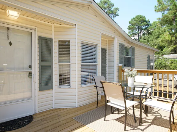 300 Ridgewood Ave, Mary Esther, FL 32569