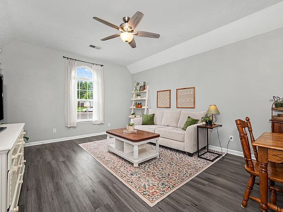 4th image of 4961 Camborne Cir