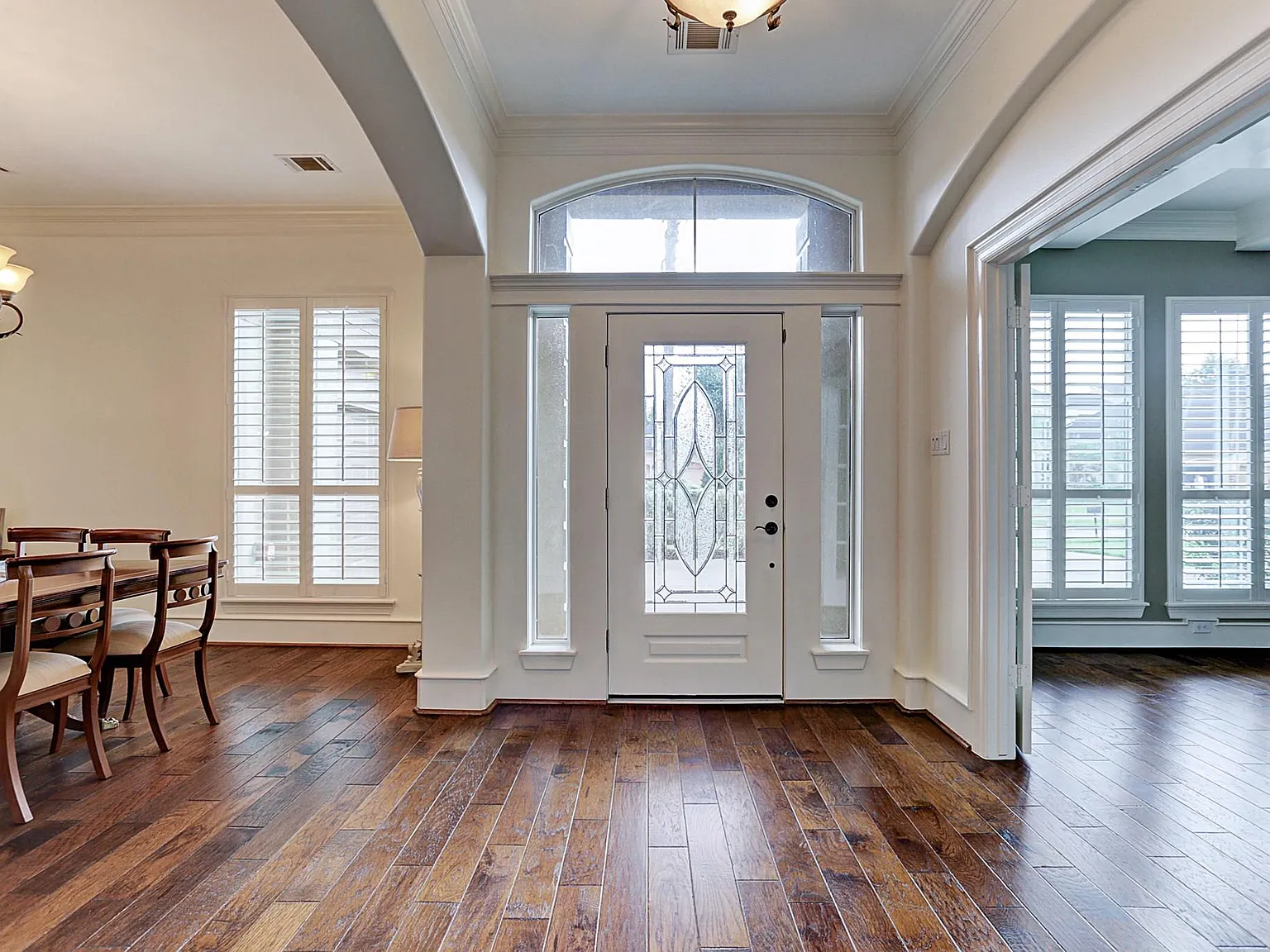 3 bed, 2.5 bath, 3646 sqft, $4,950 — Photo 3