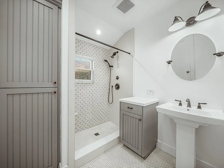 617 De La Vina St — Photo 25