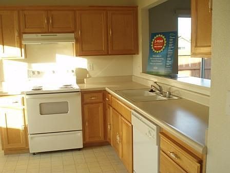 4th image of 754 Fairmont Dr
