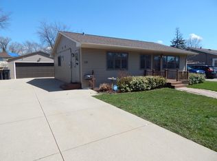 131 S Maxon Ln, Streamwood, IL 60107