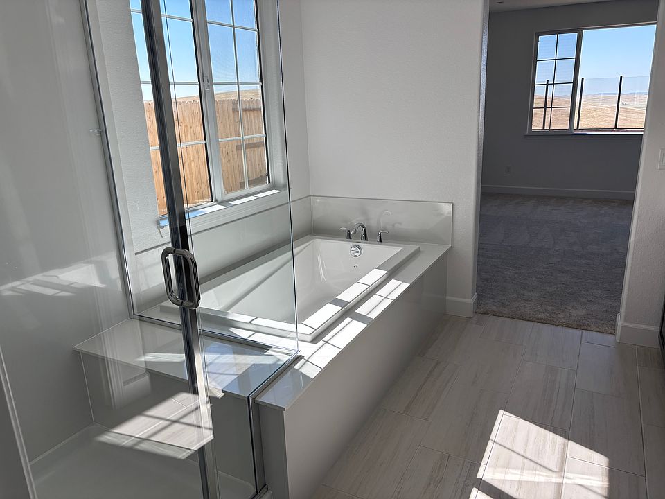 LARGE MAIN BEDROOM BATH, TUB AND SHOWER AREA.