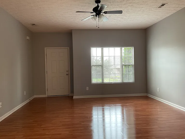 102 Bluegrass Beat Cv — Photo 2