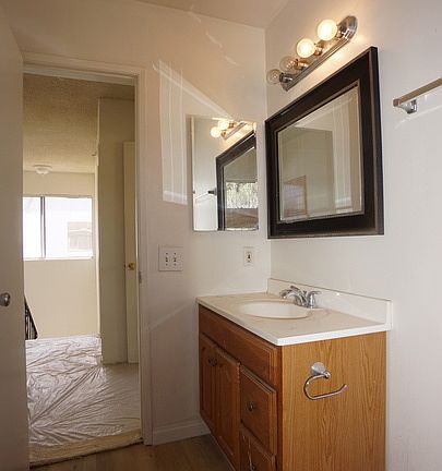 5th image of 1840 Federal Ave APT 2