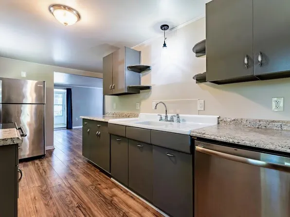 7 Hillcrest Ct, Augusta, ME 04330