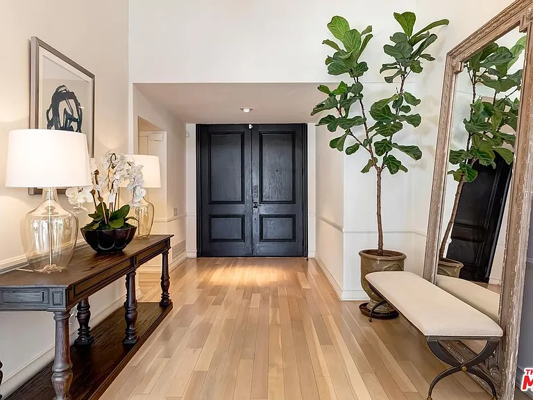1075 Wallace Rdg — Photo 2