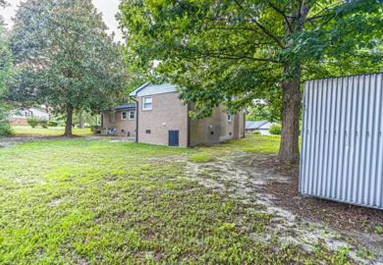 205 N Glover St — Photo 46