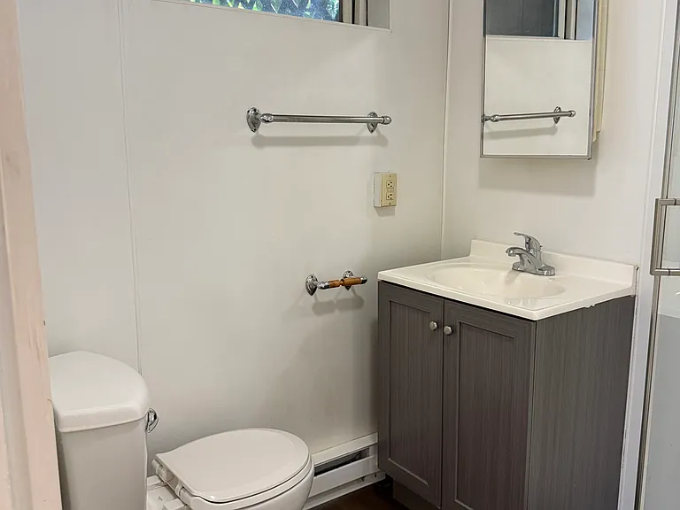 224 Cornell Ave #1/2 — Photo 9