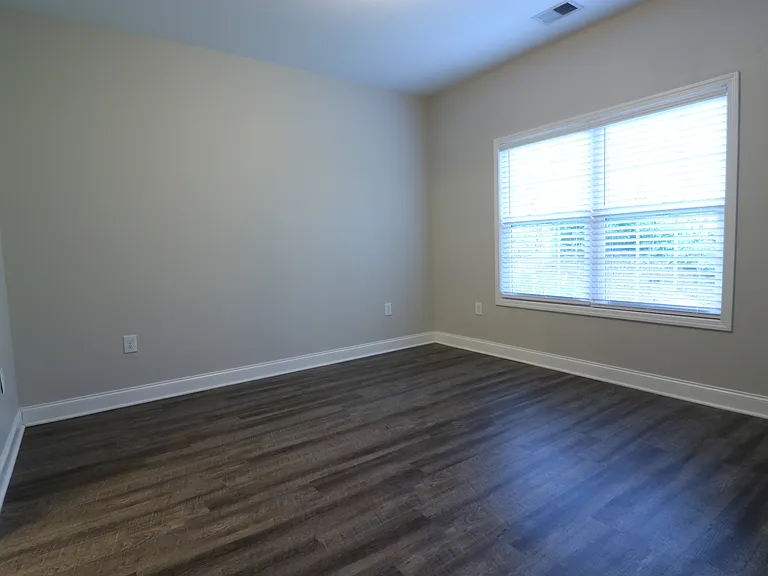 383 E Woodland Dr — Photo 9