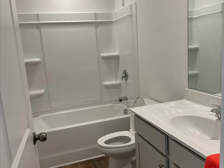 Common Bath upstairs