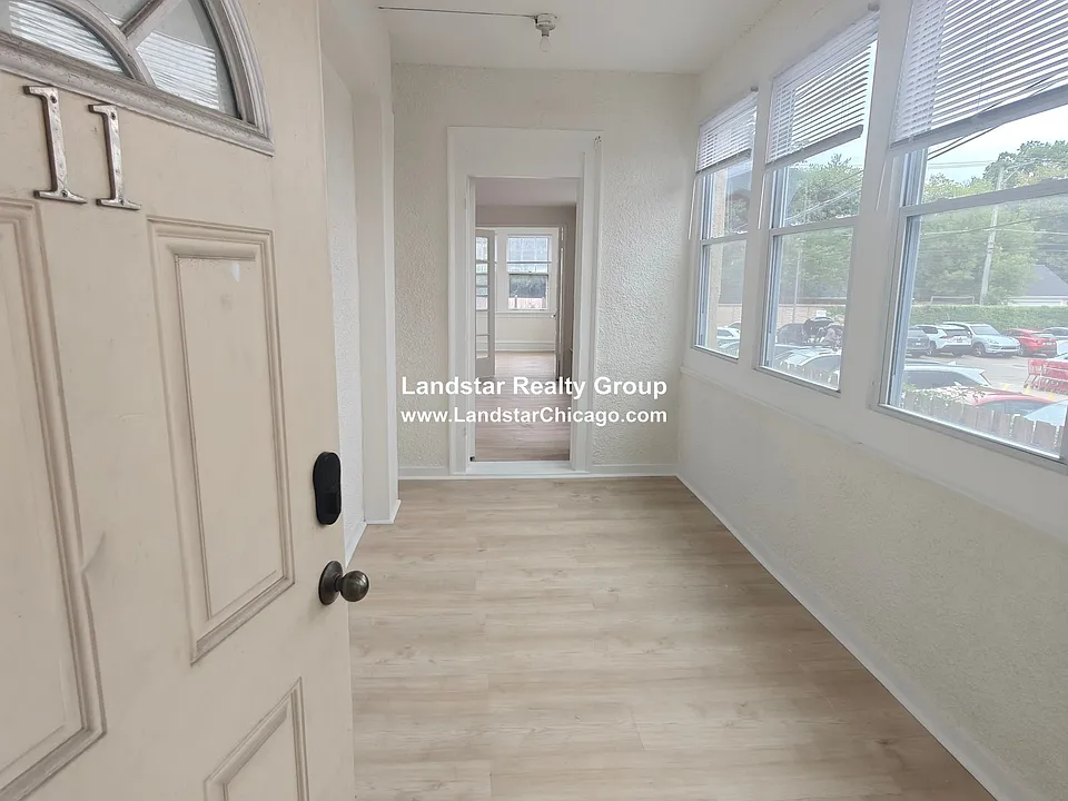 1233 Chicago Ave #11
