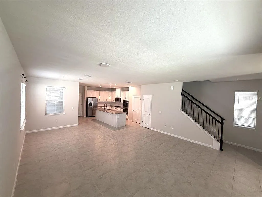 3 bed, 2.5 bath, 1883 sqft, $2,450 — Photo 3