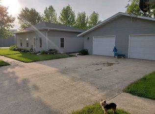333 3rd Ave, Manilla, IA 51454
