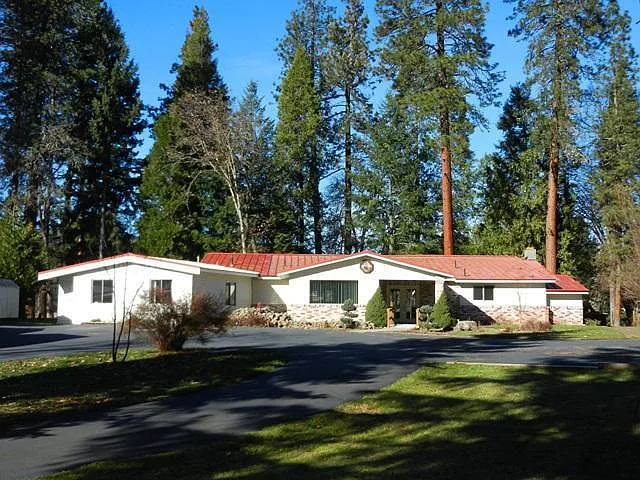 202 Park Dr photo 1
