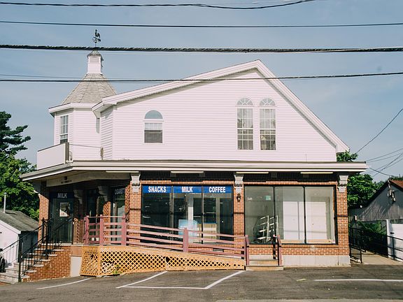 3rd image of 204 S Franklin St #1