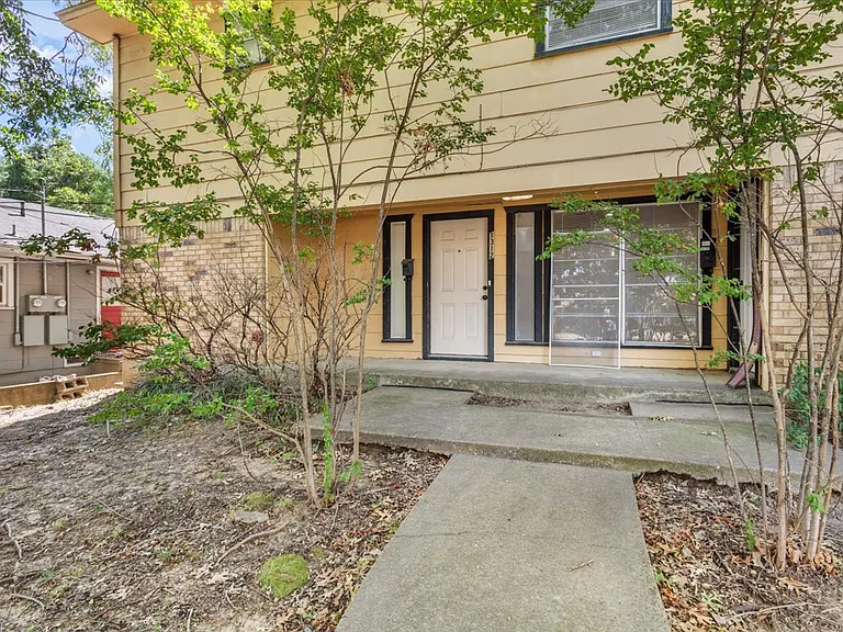 1312 N Travis St — Photo 4