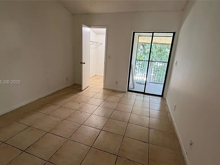 2550 Riverside Dr #223 — Photo 8