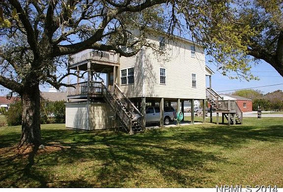 3rd image of 824 Island Rd