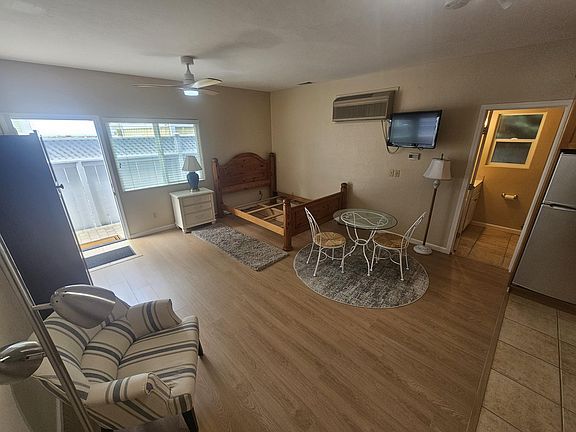 4th image of 335 Las Vegas St #337