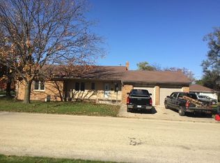 1302 E Hickory St, Streator, IL 61364