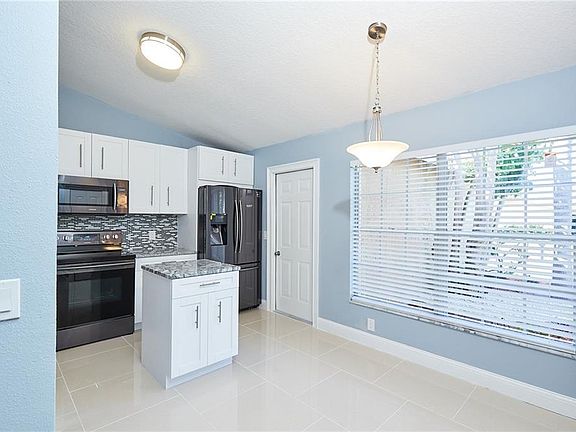 4th image of 6527 Seafairer Dr