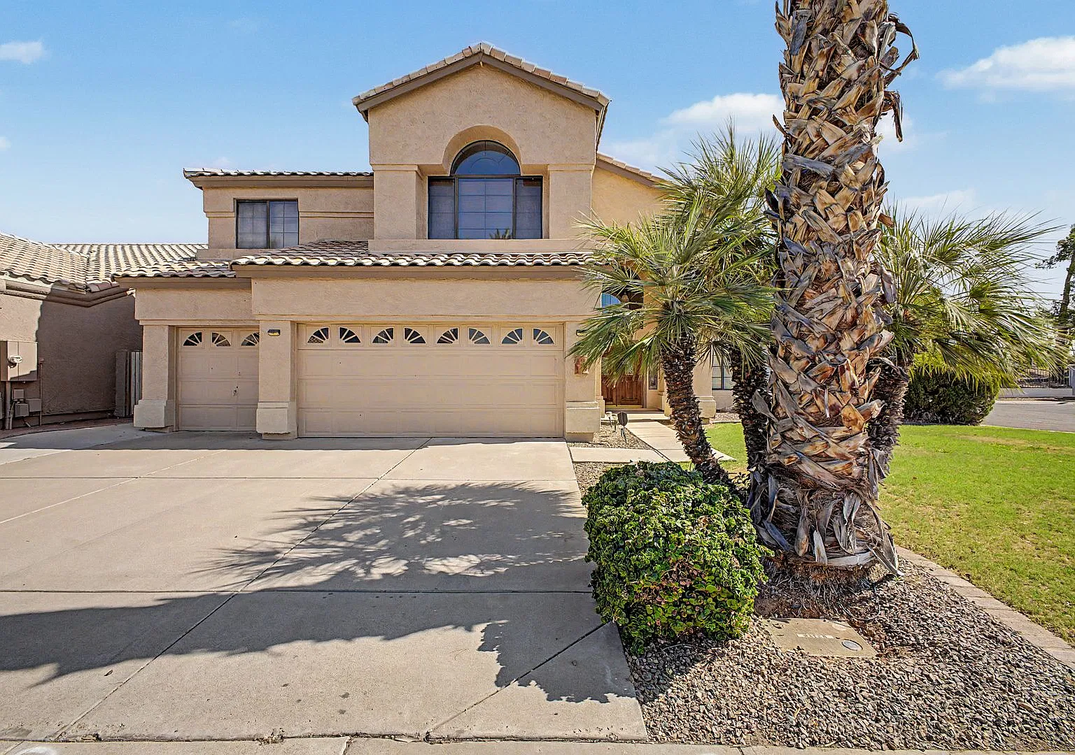 Sprawling Val Vista Lakes 4 Bed, 3 Bath Home with Resort-Style Backyard! — Photo 1
