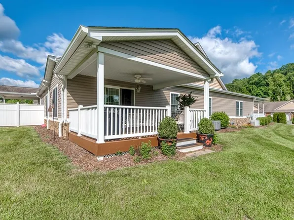 11500 Meadowood Dr, Bristol, VA 24202