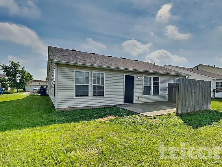 746 Streamside Dr — Photo 17