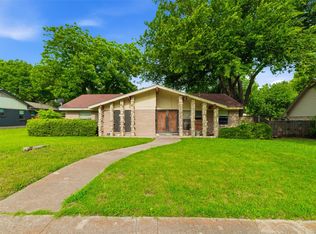 829 Ray Andra Dr, Desoto, TX 75115