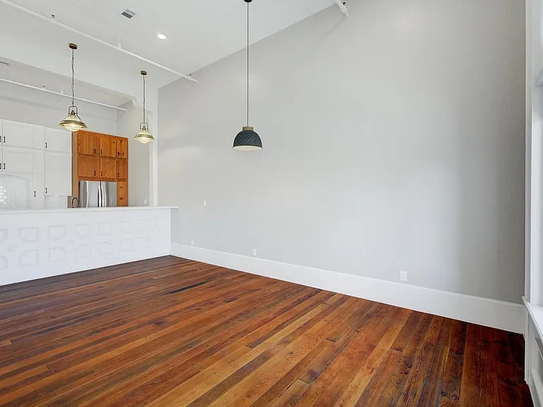 2206 Strand St #302 — Photo 12