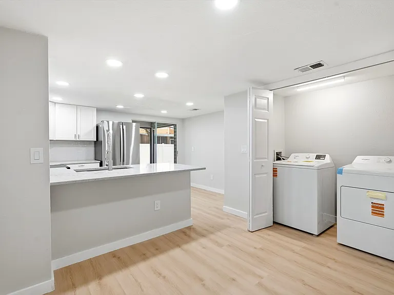 8511 J R Manor Dr — Photo 11