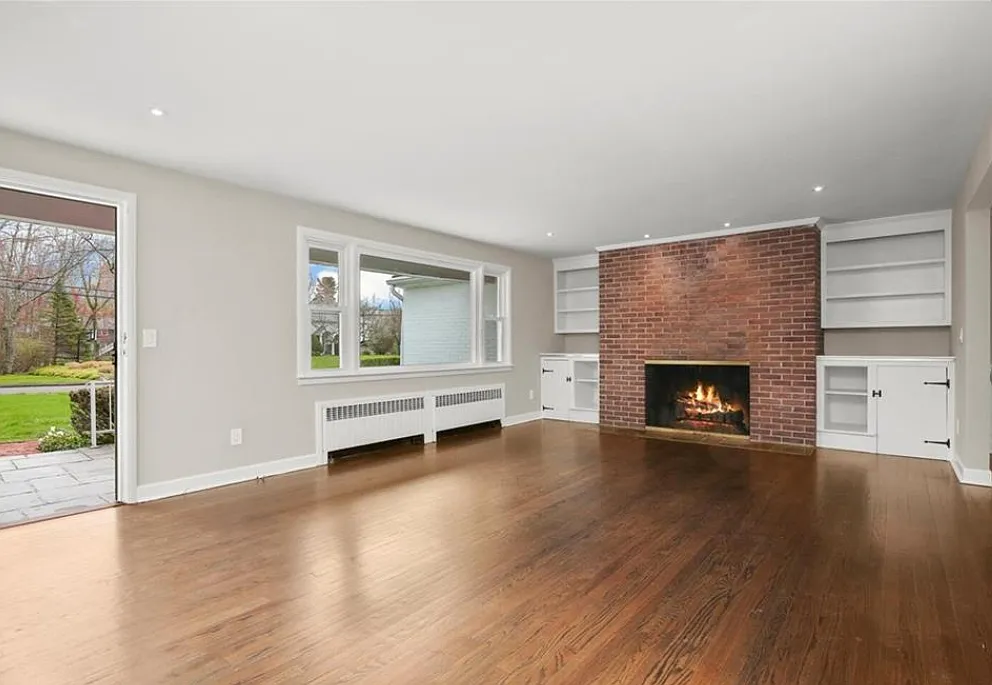 4 bed, 2408 sqft, $8,200 — Photo 3