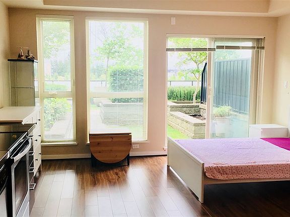 4th image of 4099 Stolberg St