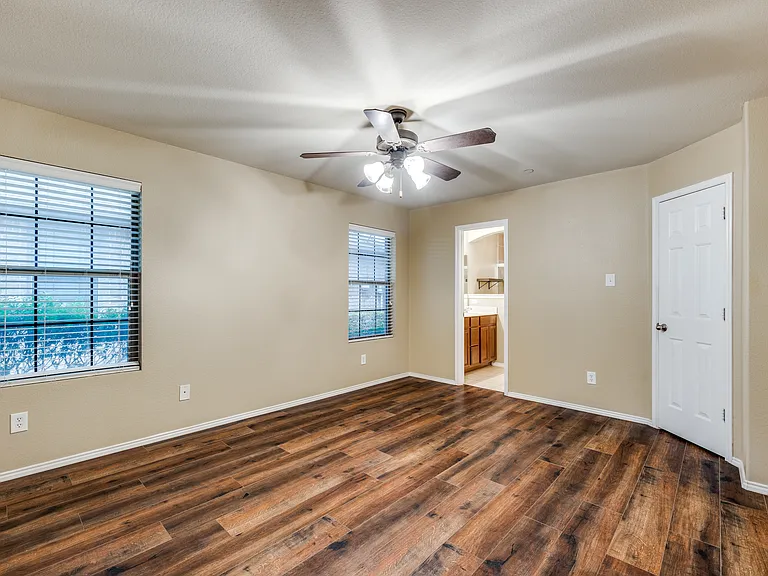1123 Sophia St — Photo 7