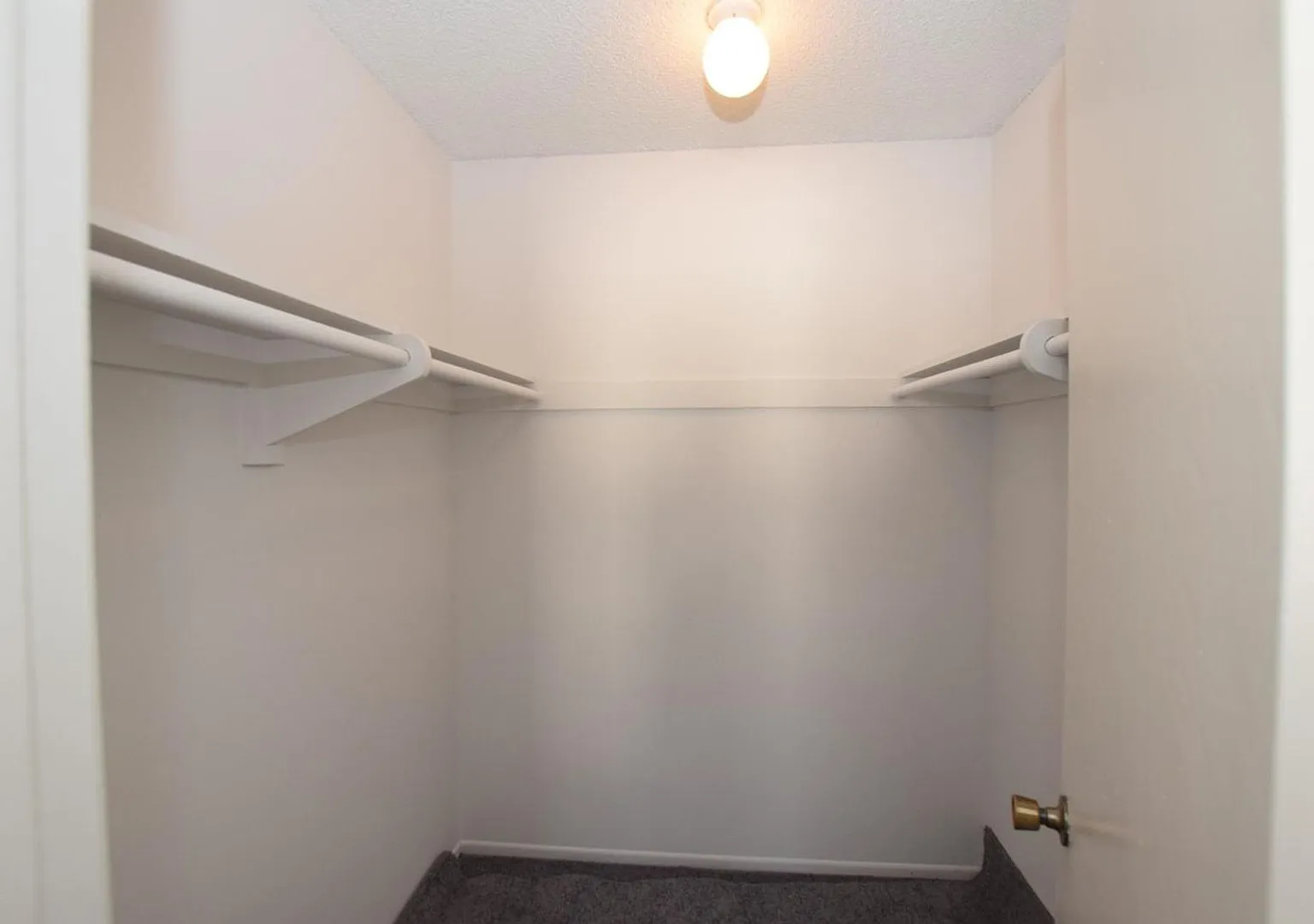 Popular Victoria Avenue Penthouse — Photo 4