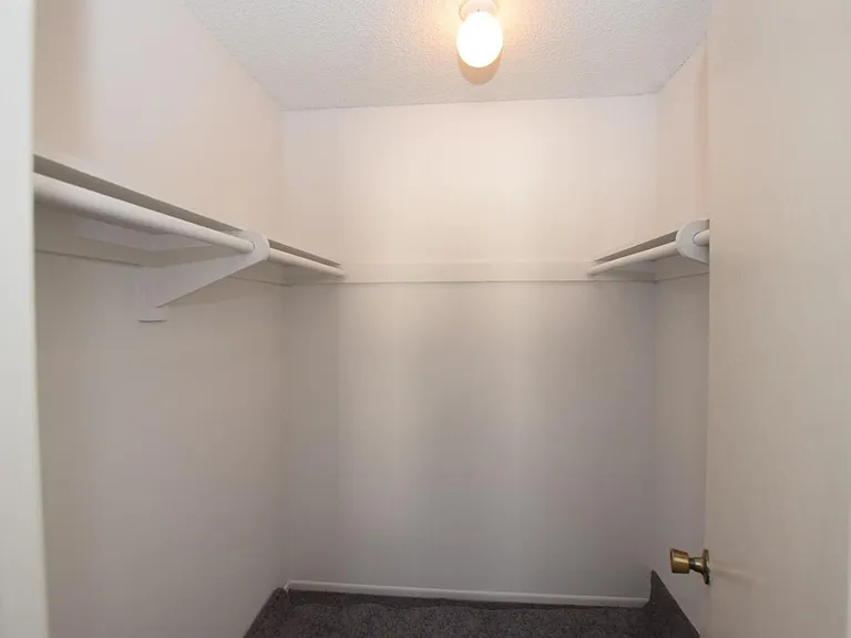 2670 Victoria Ave — Photo 6