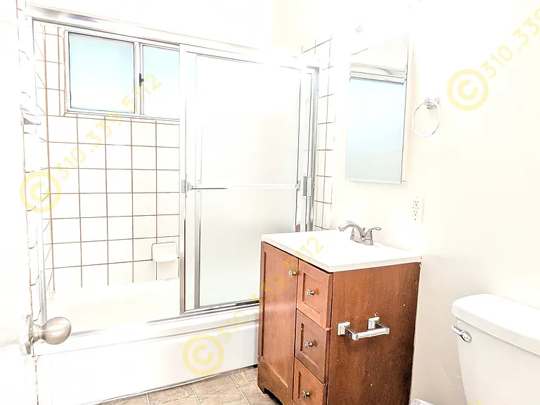 1221 Granville Ave #2 — Photo 14