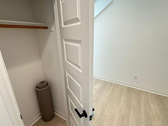 4th image of 680 Cornelia Way