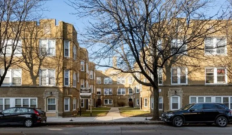 4824-30 W Addison St #4828H-G — Photo 2