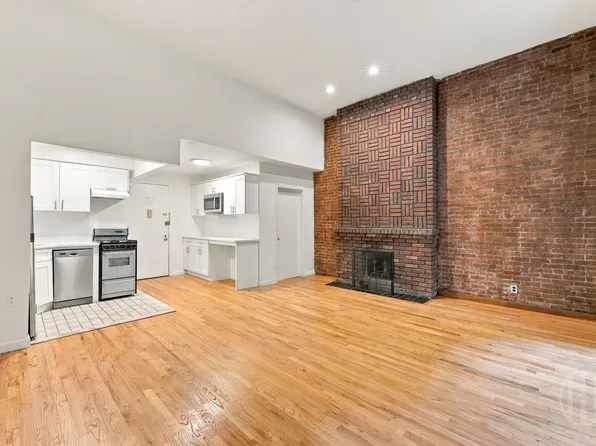 22 West 83rd Street image 1 of 10