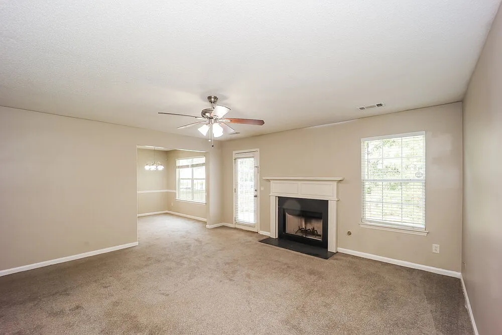 3 bed, 3.0 bath, 1844 sqft, $1,995 — Photo 4