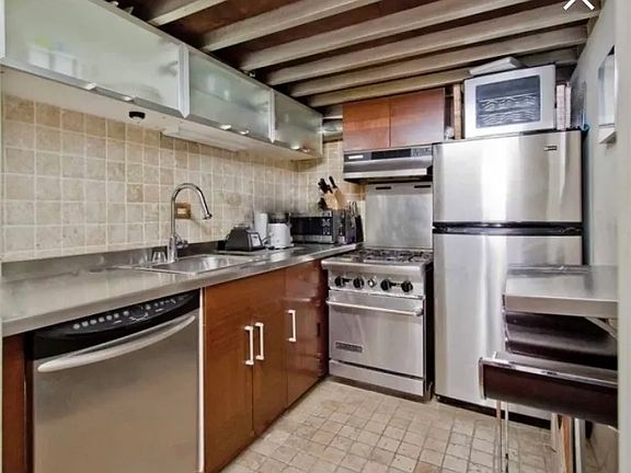 5th image of 250 Mercer St APT B1208