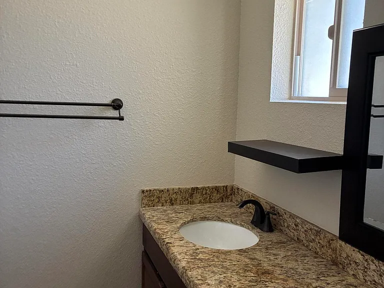 2058 E Fremont Dr — Photo 9