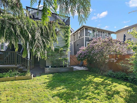 5th image of 329 Simcoe St