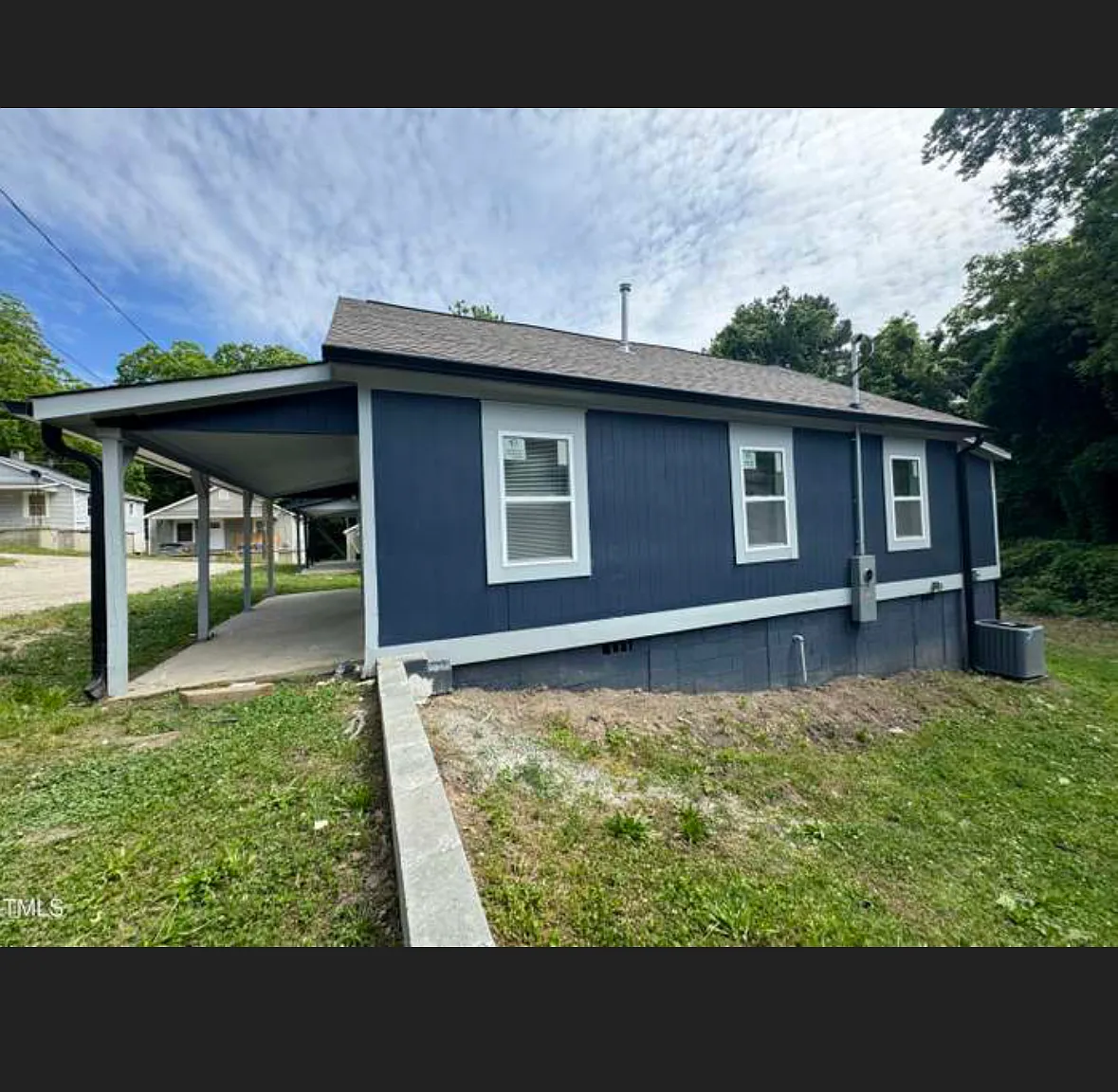 3 bed, 860 sqft, $1,300 — Photo 2
