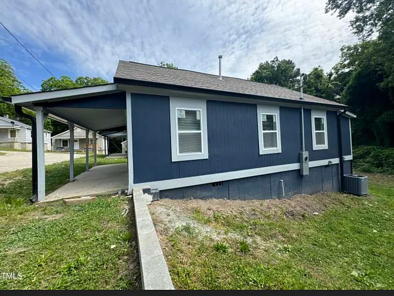 409 Spring Ct — Photo 2