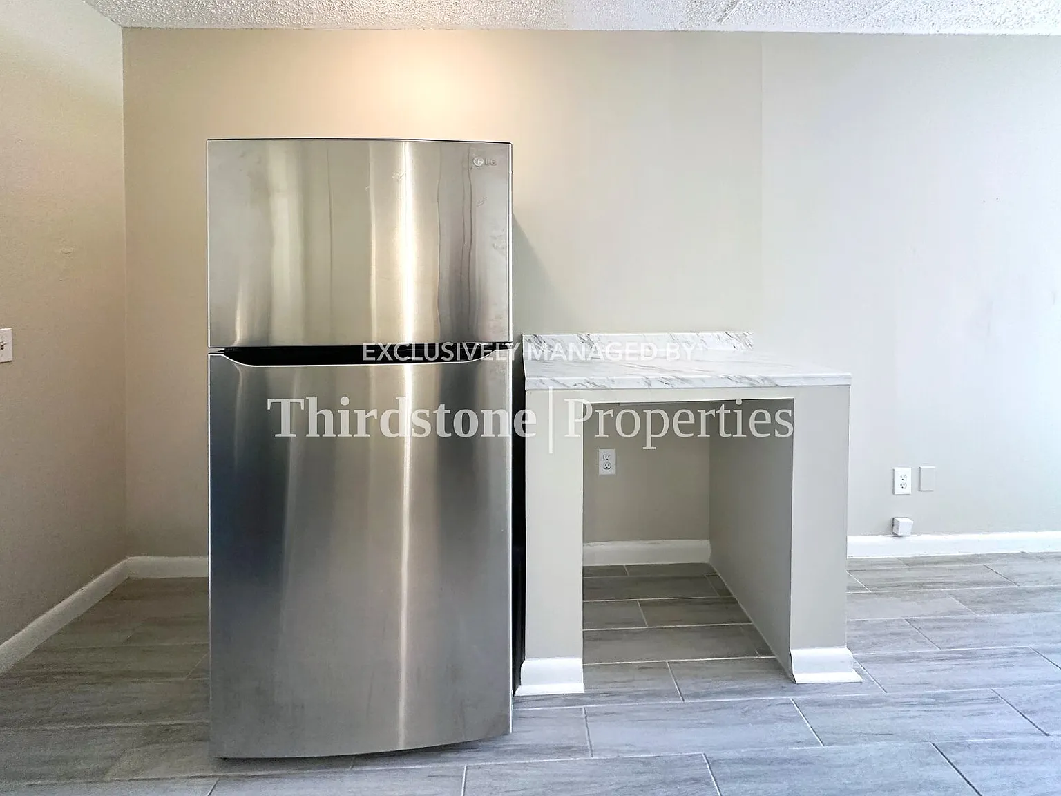 ** This Home Offers Free Applications For A Limited Time! ** — Photo 3