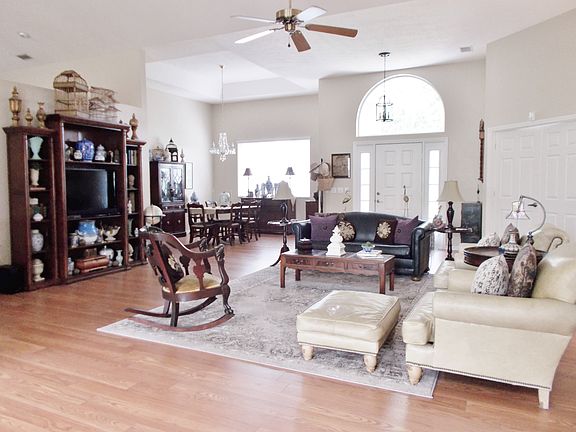 3rd image of 319 N Hambletonian Dr